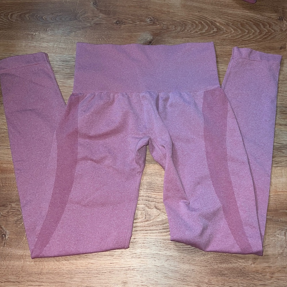 NVGTN Pastel pink seamless contour leggings XS.